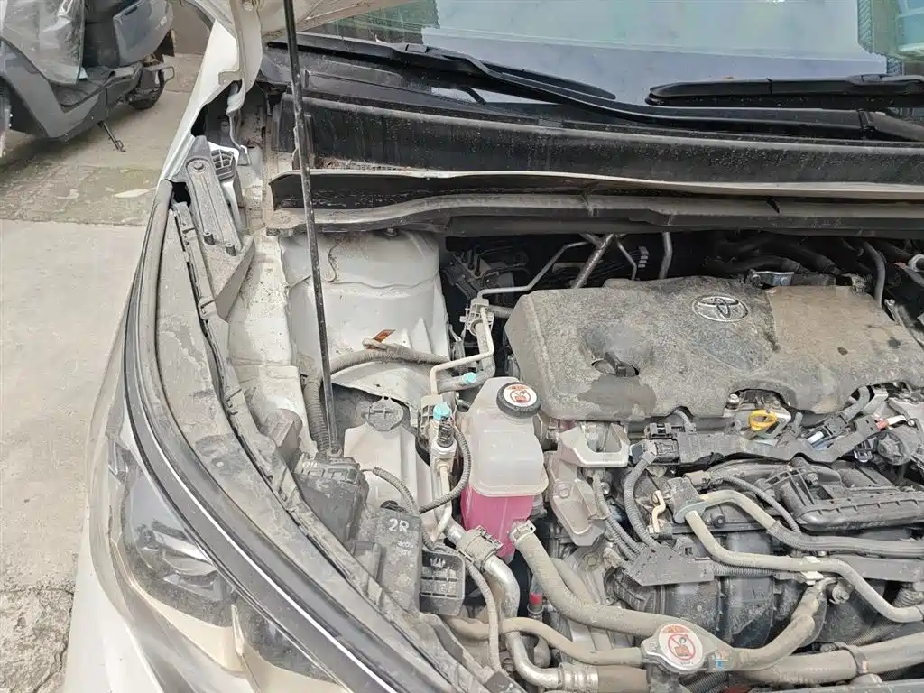 Toyota Granvia 2024 2.5L Hybrid Luxury фото 21
