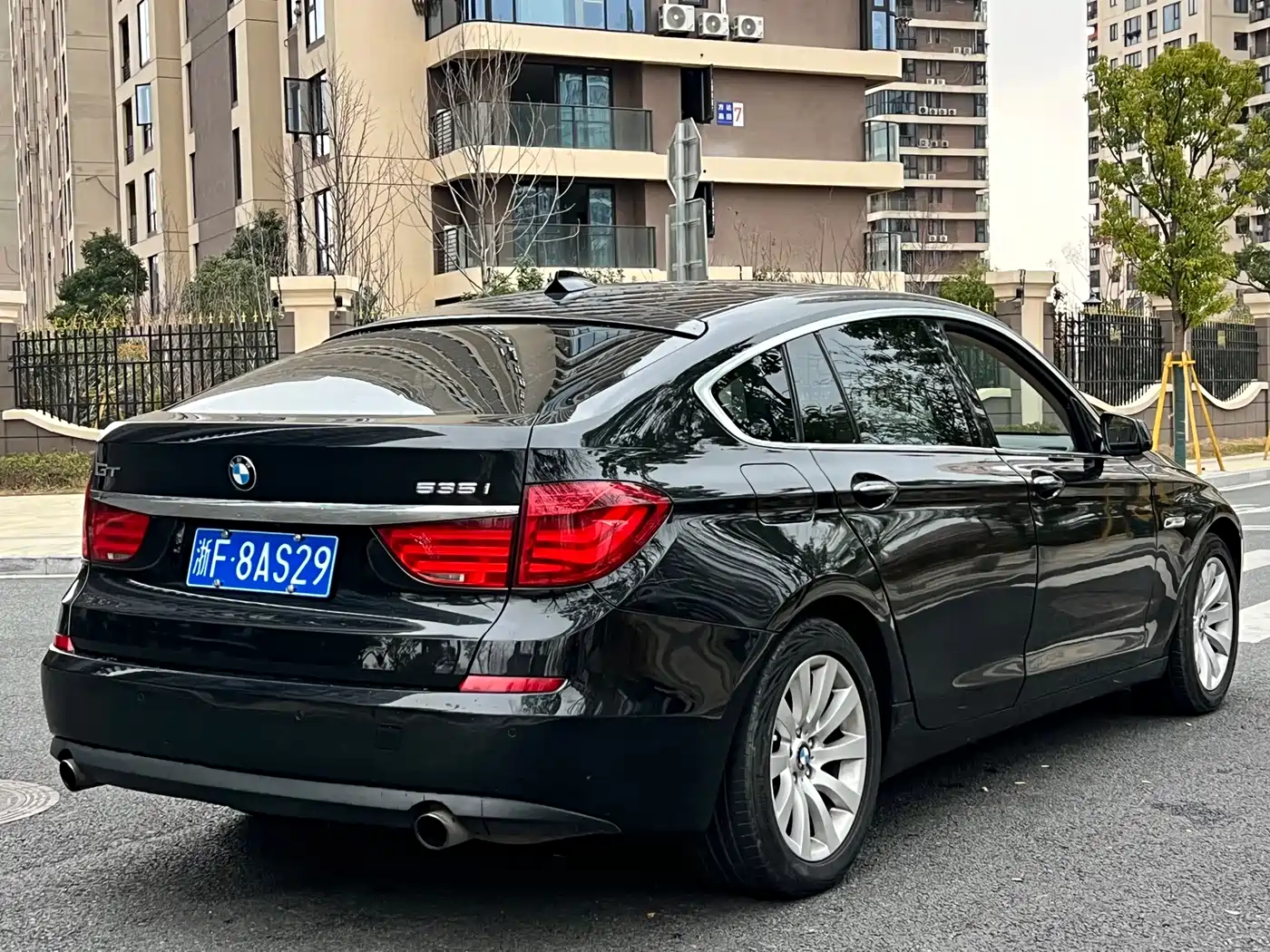 BMW 5 Series GT 2011 535i xDrive Luxury Model фото 5