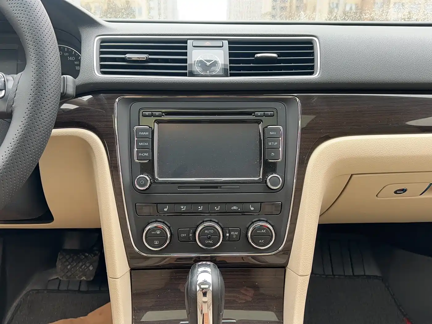 Volkswagen Passat 2014 1.8TSI DSG Executive Edition фото 14