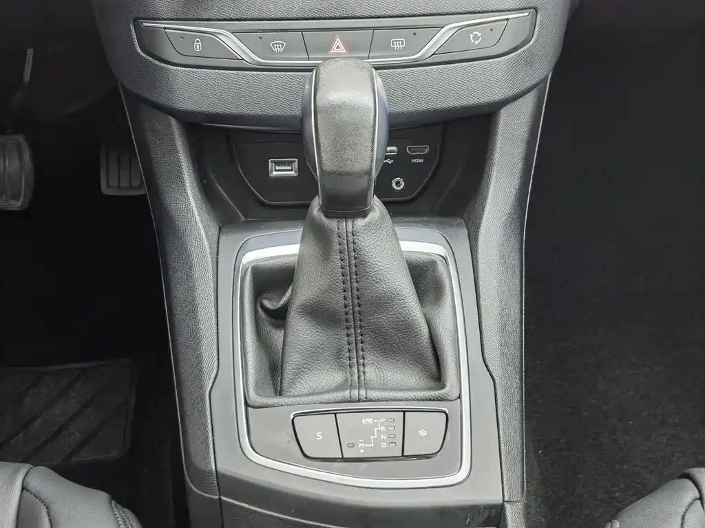 Peugeot 308S 2015 1.2T Auto Dynamic Edition фото 13