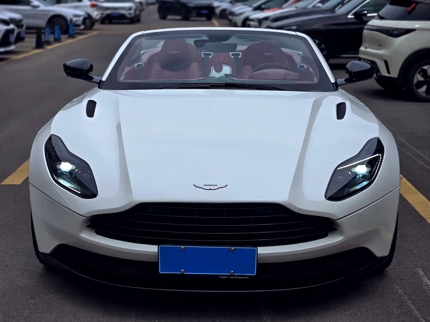 Фото 2 - Aston Martin DB11