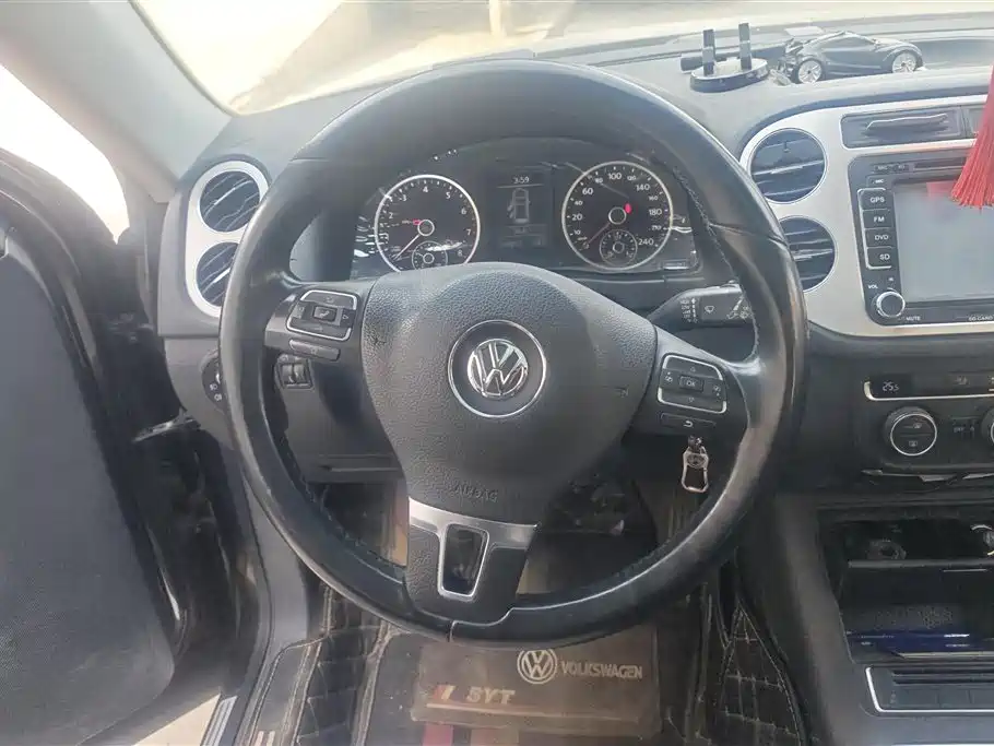 Volkswagen Tiguan 2015 1.8TSI Manual 2WD Limited Edition фото 15