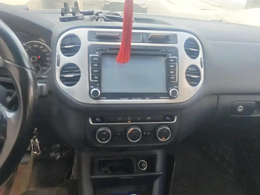 Volkswagen Tiguan 2015 1.8TSI Manual 2WD Limited Edition фото 13