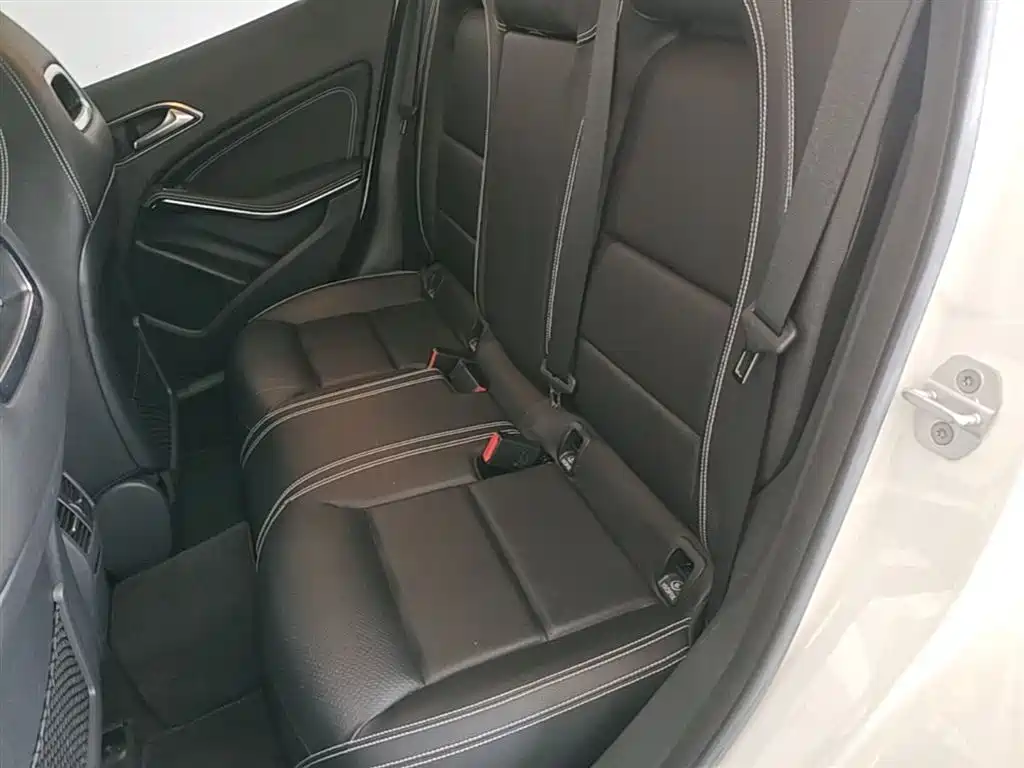 Mercedes-Benz GLA 2017 GLA 200 Dynamic фото 24