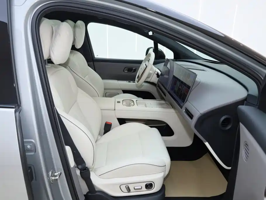Li Auto i6 2025 2025 4WD Base Model