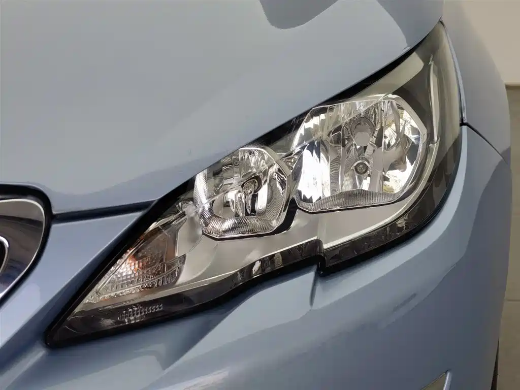 Peugeot 308S 2015 1.2T Auto Dynamic Edition фото 7