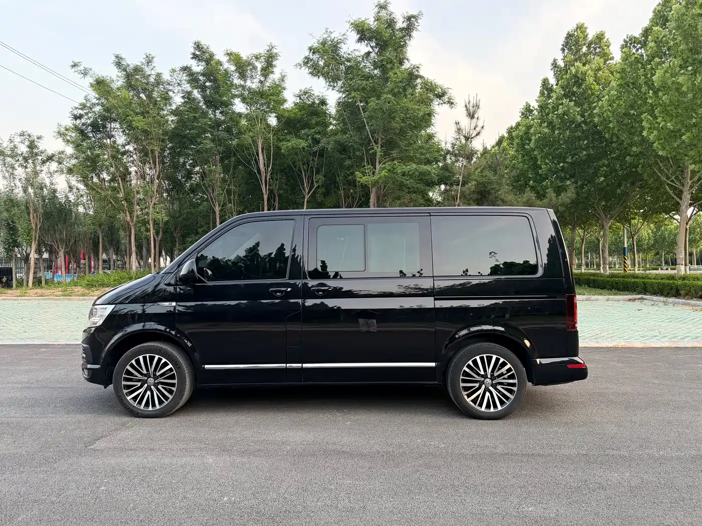 Volkswagen Multivan 2019 2.0TSI 4WD Premium 7-seater фото 5