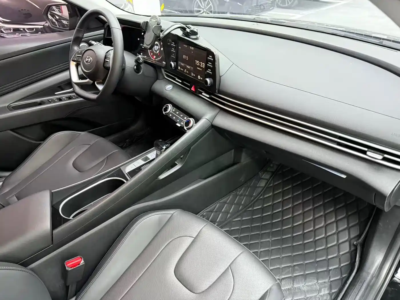 Hyundai Elantra 2023 1.5L CVT GLX Elite Edition фото 14