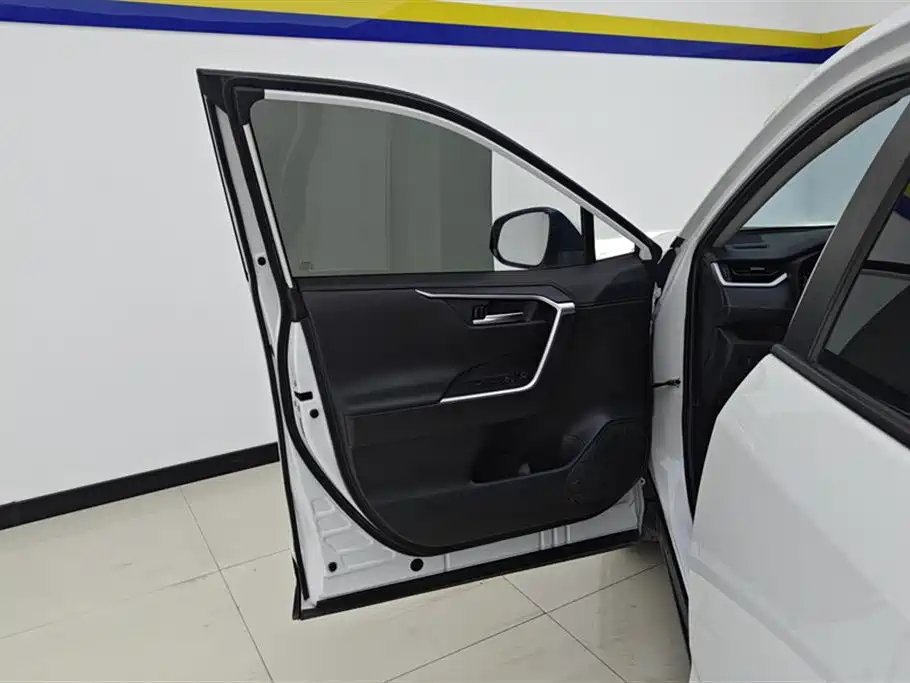 Toyota Wildlander 2022 2.0L CVT AWD Luxury Edition фото 7