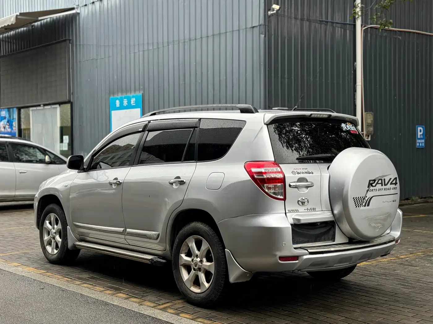 Toyota RAV4 Rongfang 2011 2.0L Automatic Classic Edition фото 15