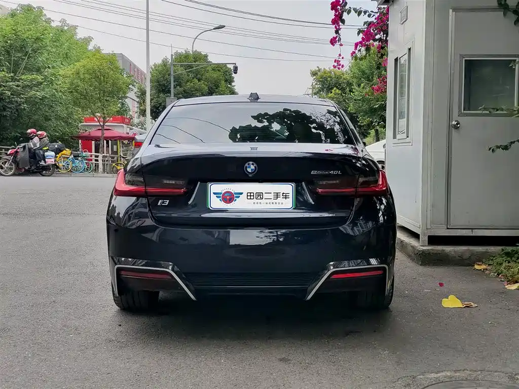 BMW i3 2023 eDrive 40 L Shadowline Package фото 5