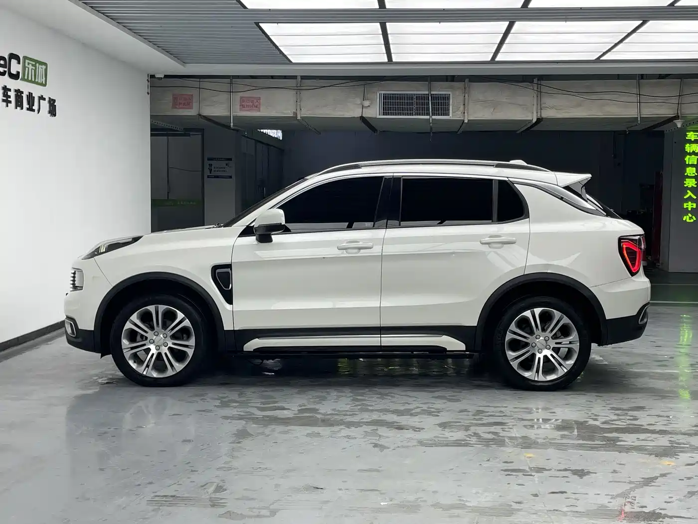 Lynk & Co 01 2019 2.0T 2WD Type Pro Version China V фото 4