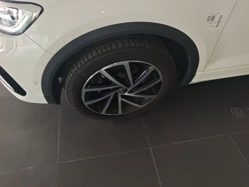 Фото 23 - Volkswagen T-ROC