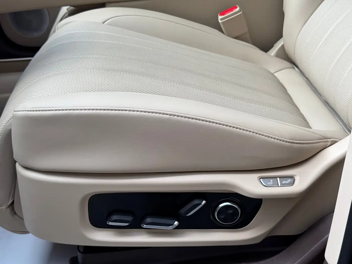 AITO Wenjie AITO M7 2026 Extended Range Ultra AWD 5-Seater фото 16