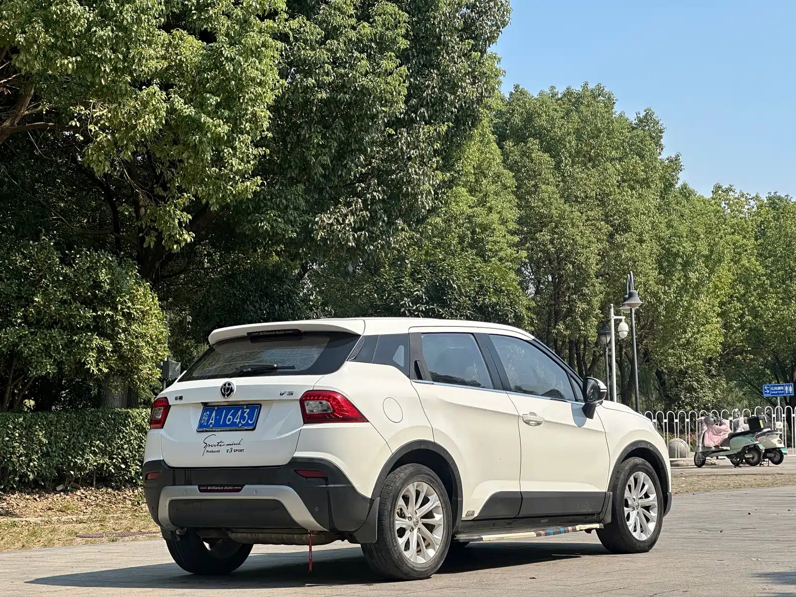 Photo 7 - Zhonghua V3
