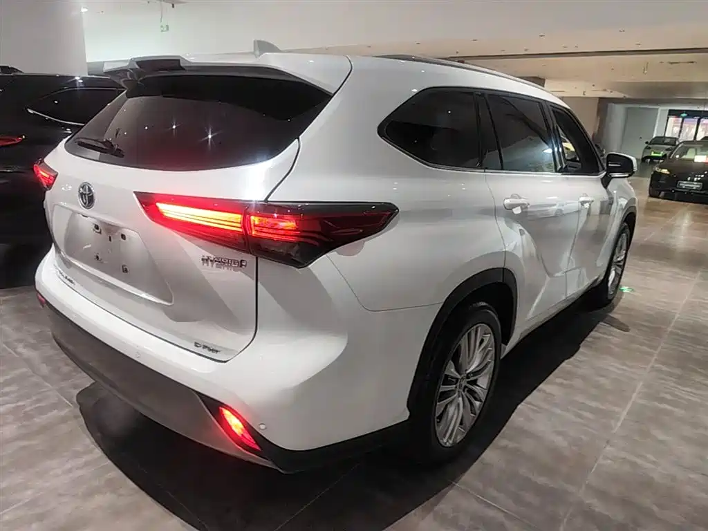 Toyota Highlander 2022 Model Dual Engine 2.5L 4WD Premium Edition 7-Seater фото 7
