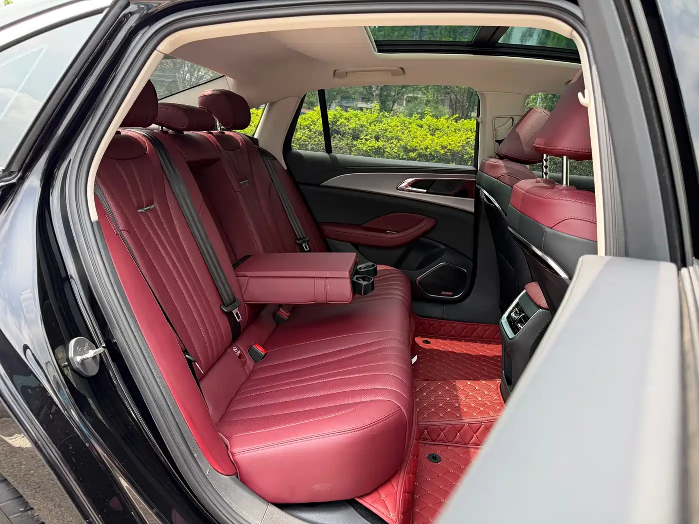Hongqi H5 2024 2.0T Automatic Smart Connect Flag Smooth Edition фото 21
