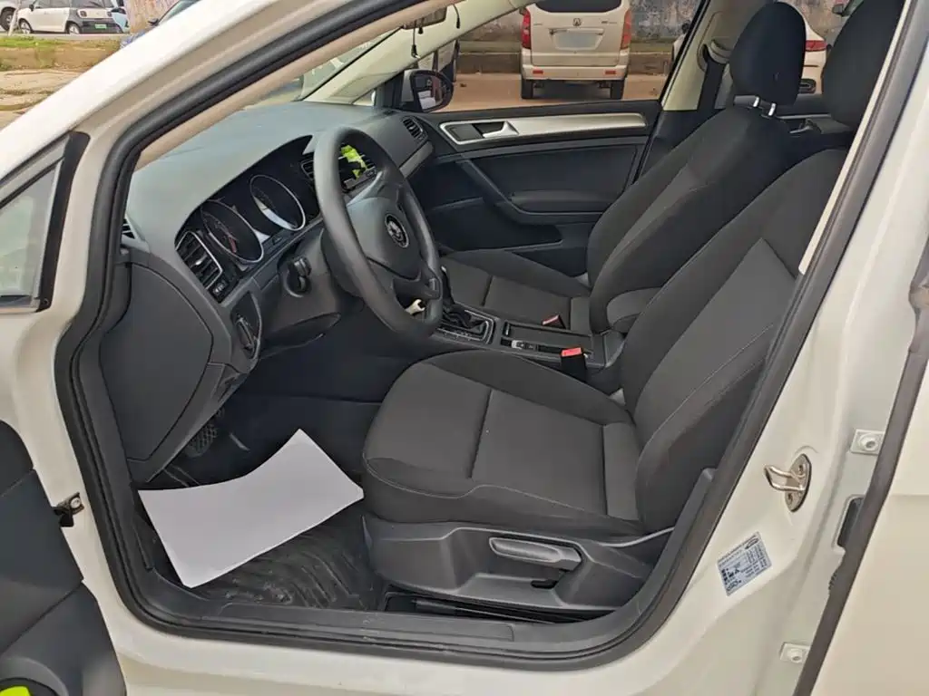 Photo 15 - Volkswagen Golf