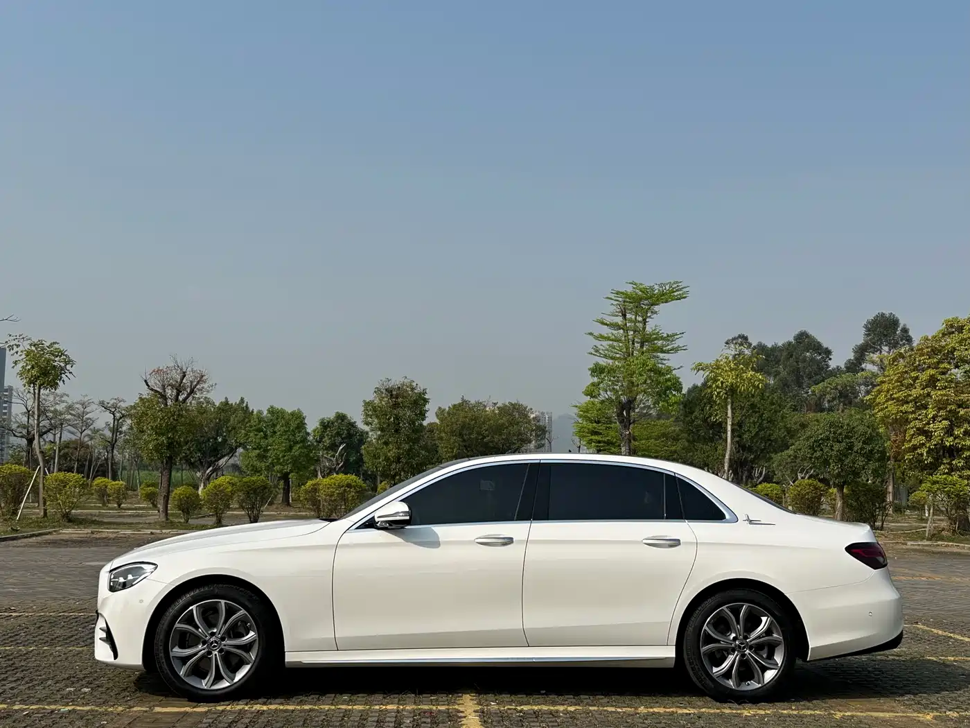 Mercedes-Benz E-Class 2021 E 300 L Sport Fashion фото 19
