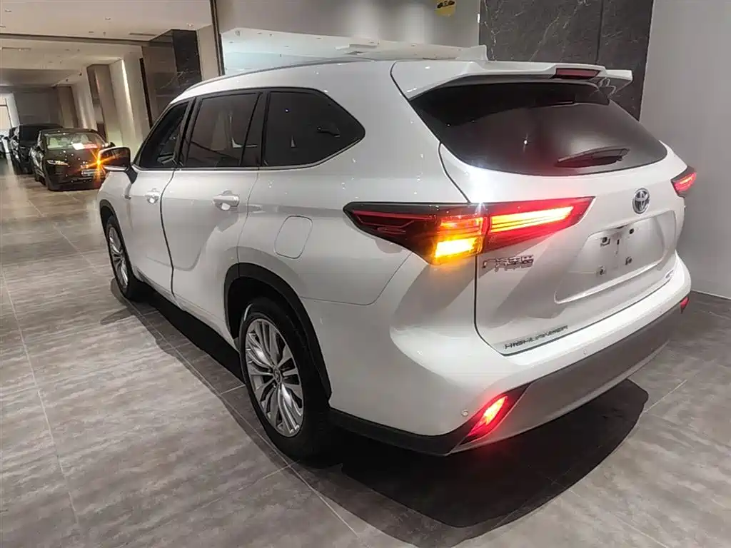 Toyota Highlander 2022 Model Dual Engine 2.5L 4WD Premium Edition 7-Seater фото 5