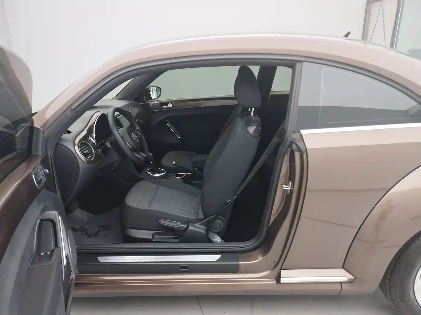 Volkswagen Beetle 2015 180TSI фото 12