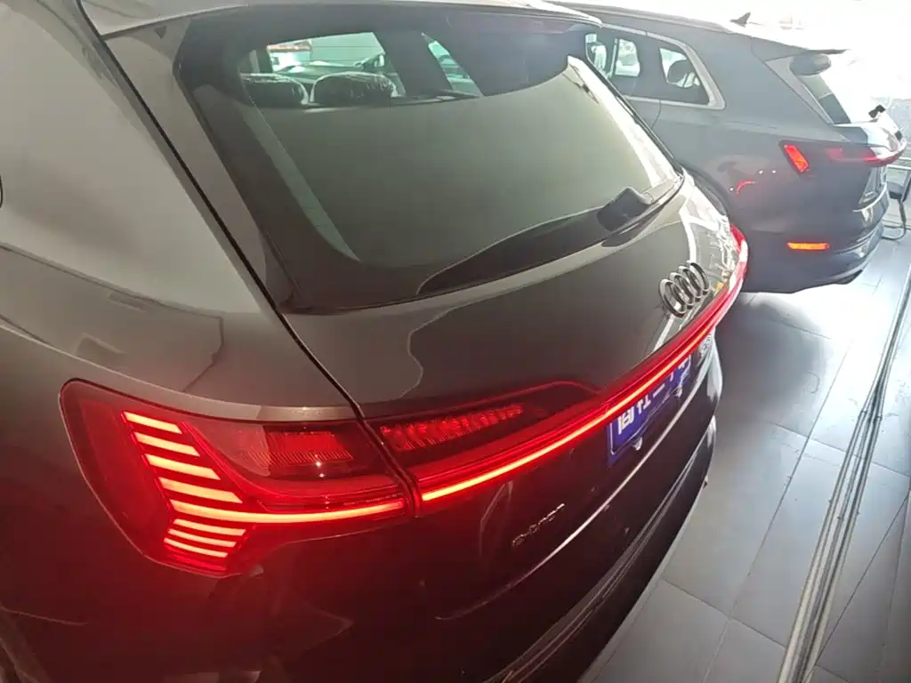 Audi e-tron 2026 2021 50 quattro Luxury