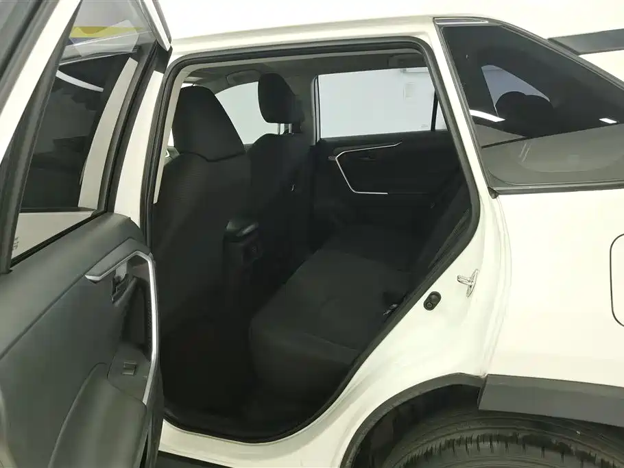 Toyota RAV4 Rongfang 2020 2.0L CVT 2WD Urban Edition фото 11