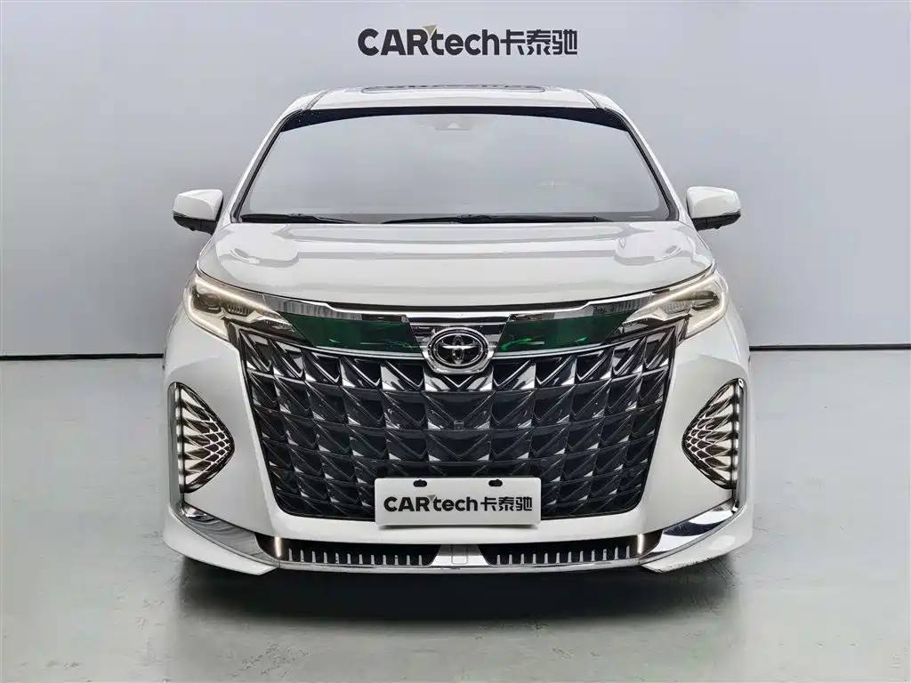 Toyota Sienna 2024 2.5L Hybrid Comfort Edition фото 2