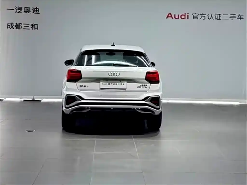 Photo 5 - Audi Q2L