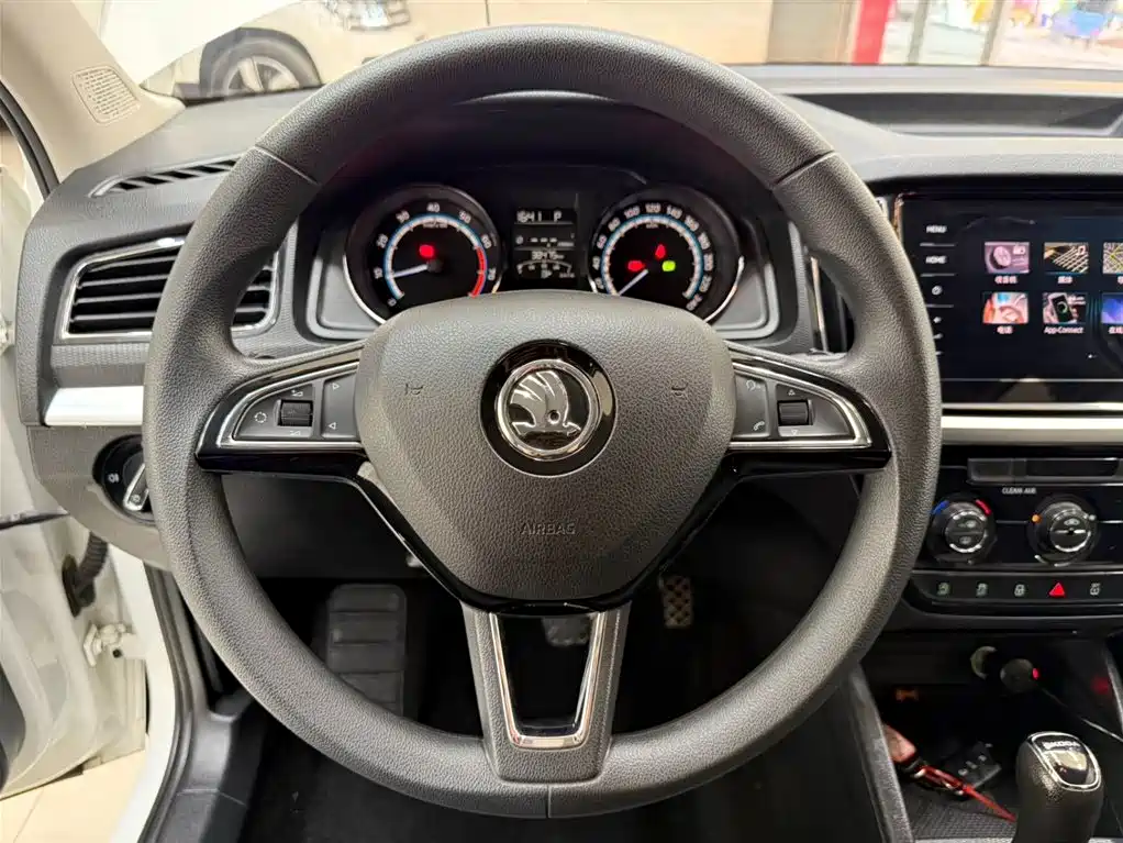 Škoda Kamiq 2022 1.5L Automatic Comfort Edition фото 11