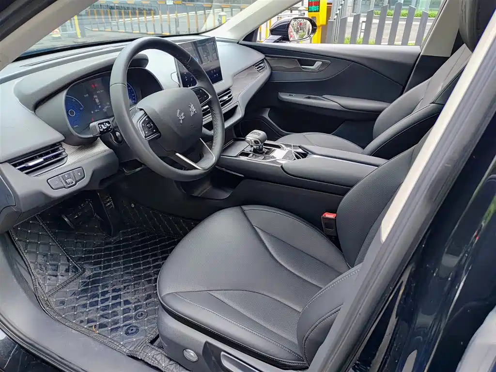 Hongqi E-QM5 2021 Ride-hailing Charging T3 Edition 5-seater фото 7