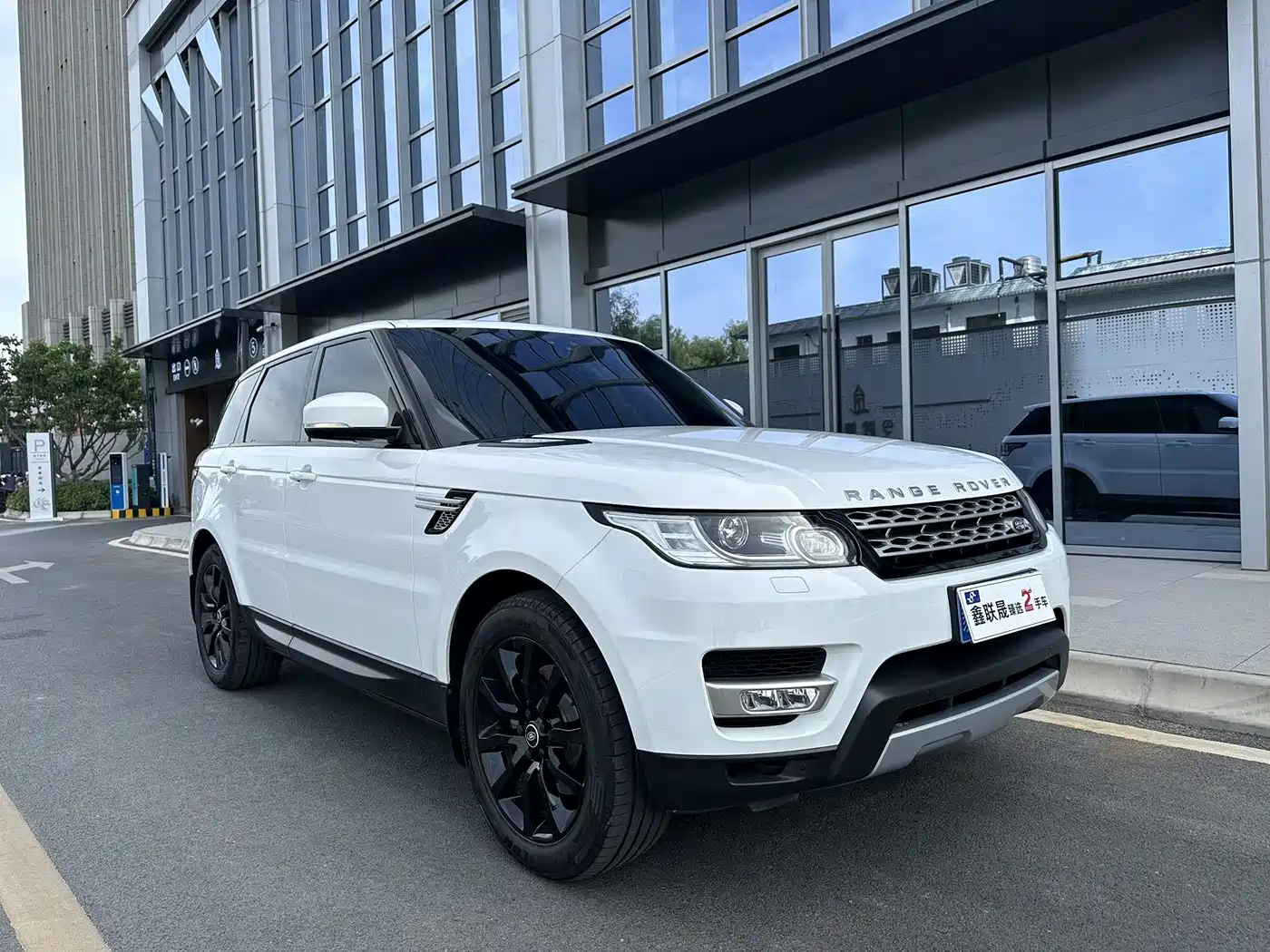 Land Rover Range Rover Sport 2017 3.0 SC V6 HSE фото 3
