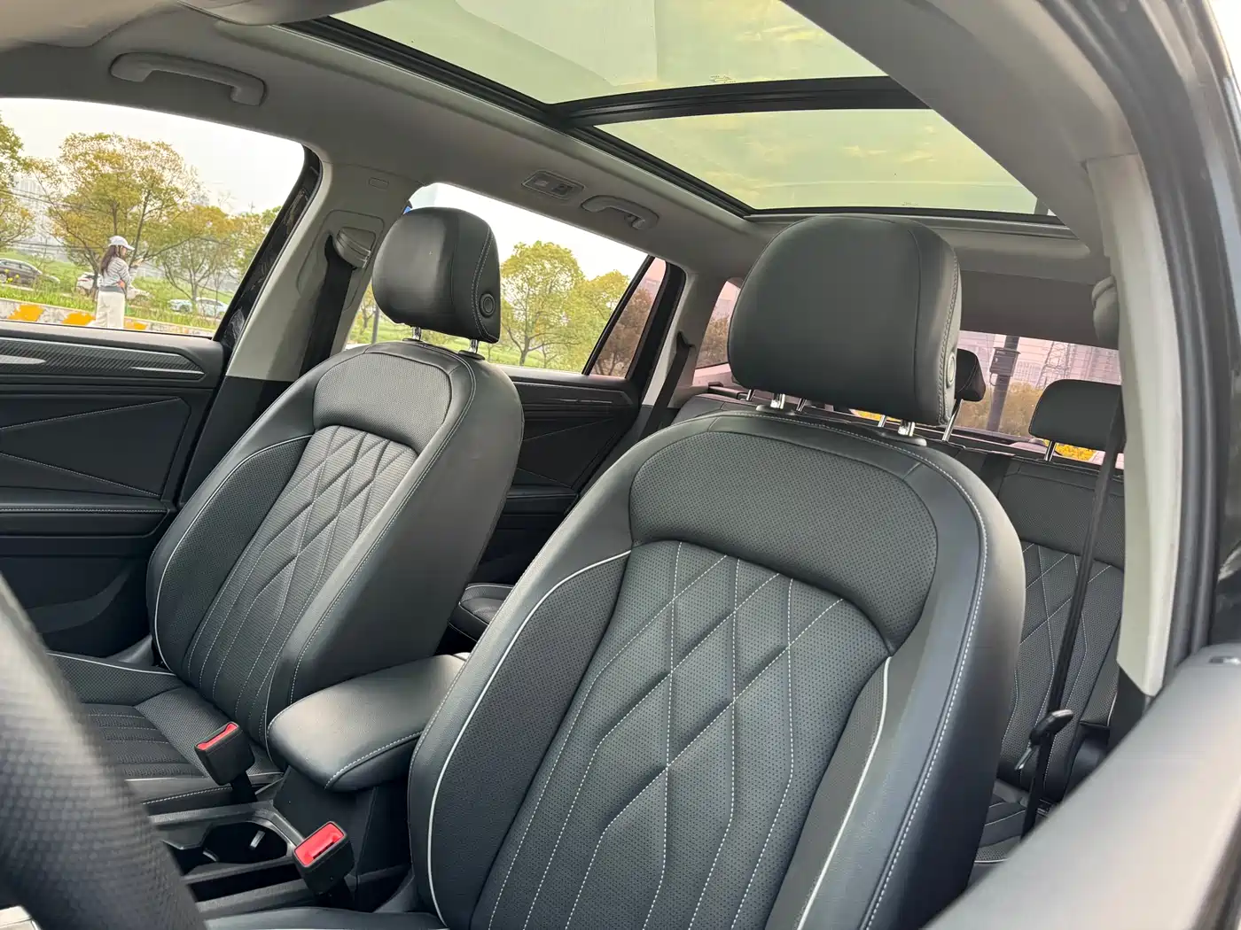 Volkswagen Tiguan L 2024 330TSI Automatic 2WD R-Line Premium Enjoyment Edition фото 11