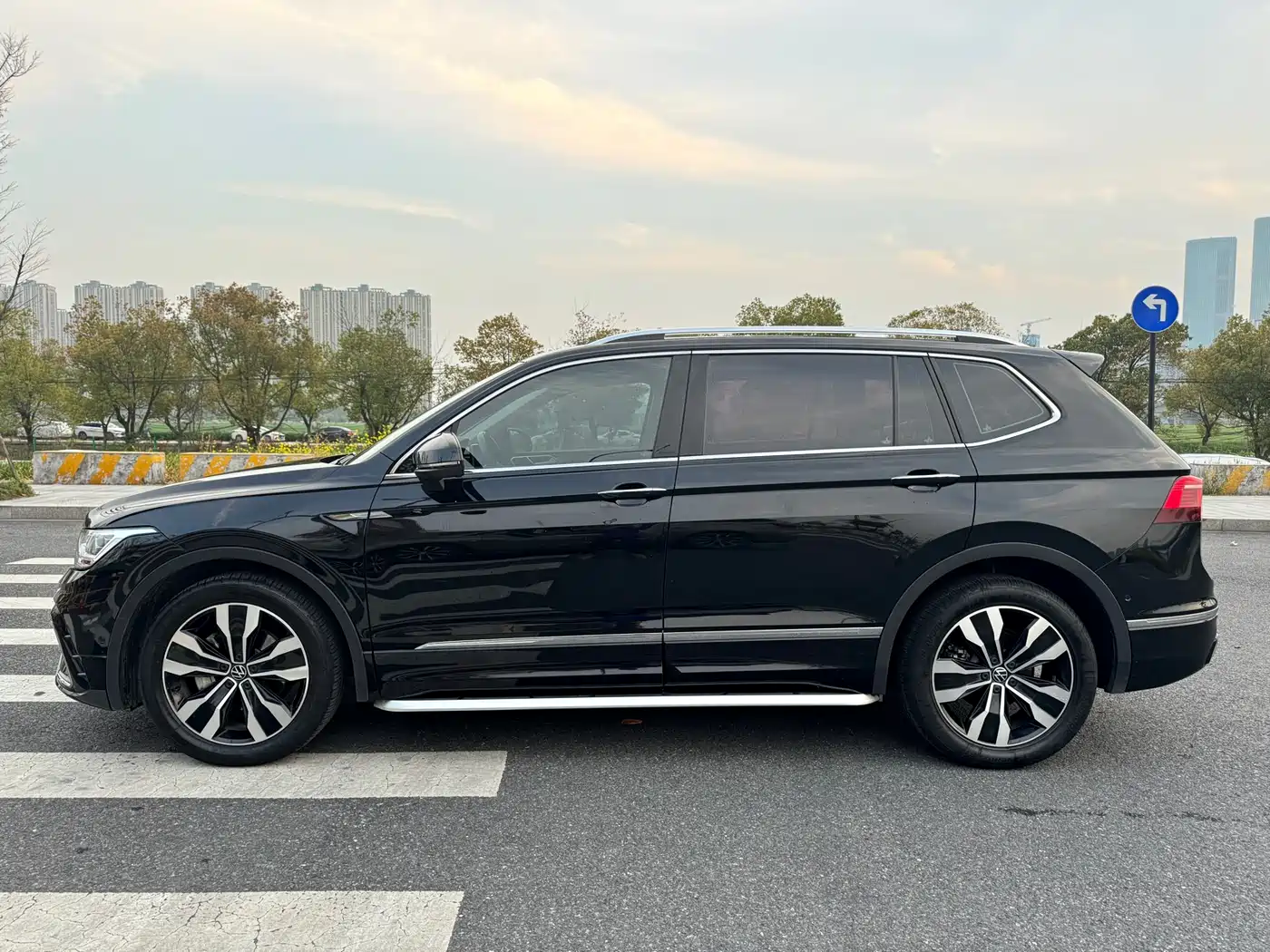 Volkswagen Tiguan L 2024 330TSI Automatic 2WD R-Line Premium Enjoyment Edition фото 18