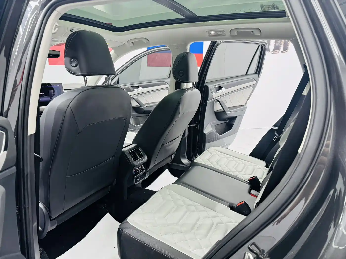 Volkswagen Tayron 2023 280TSI 2WD Luxury Plus Advanced Edition фото 7