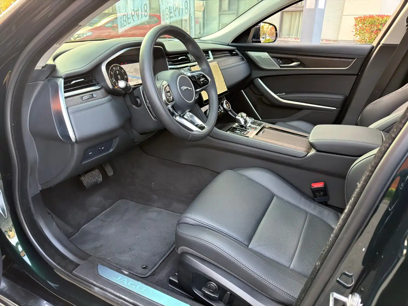 Jaguar XFL 2024 2.0T P250 2WD Premium Luxury фото 6