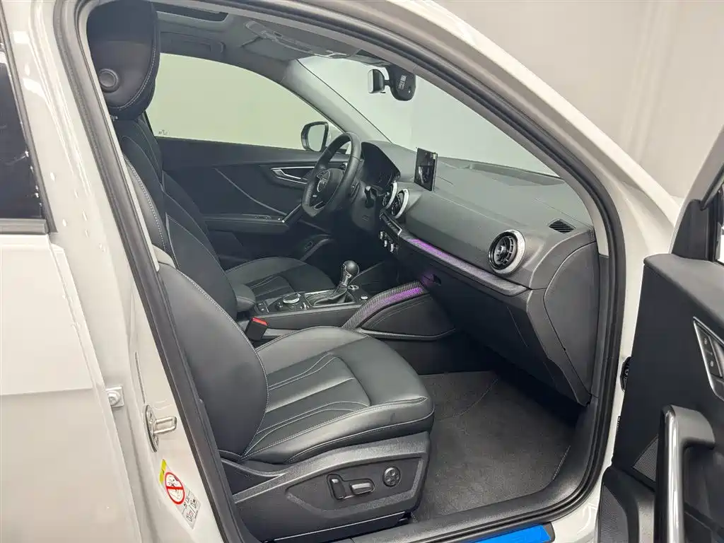 Photo 12 - Audi Q2L