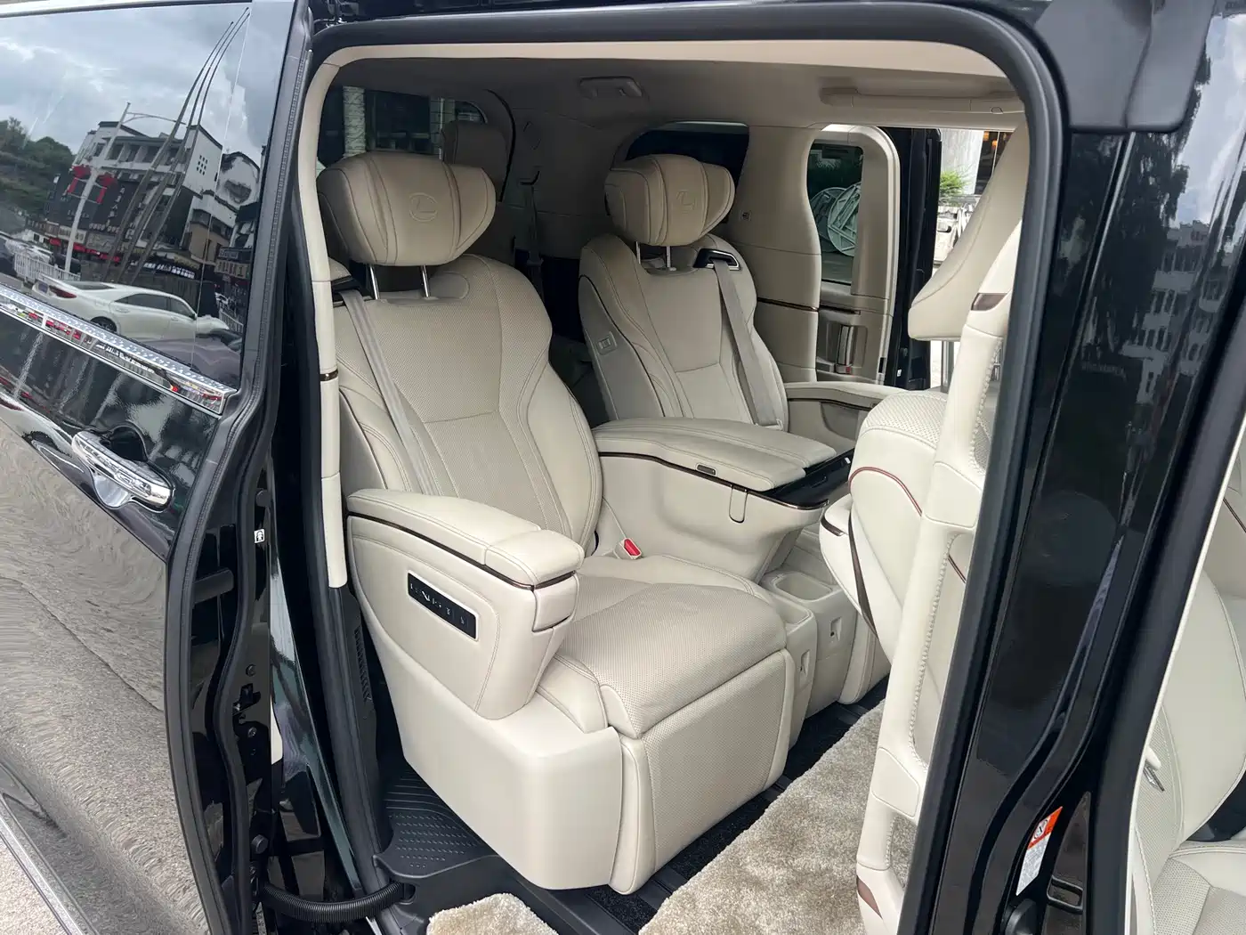 Lexus LM 2025 2025 Model 500h Six-Seater Prestige Edition