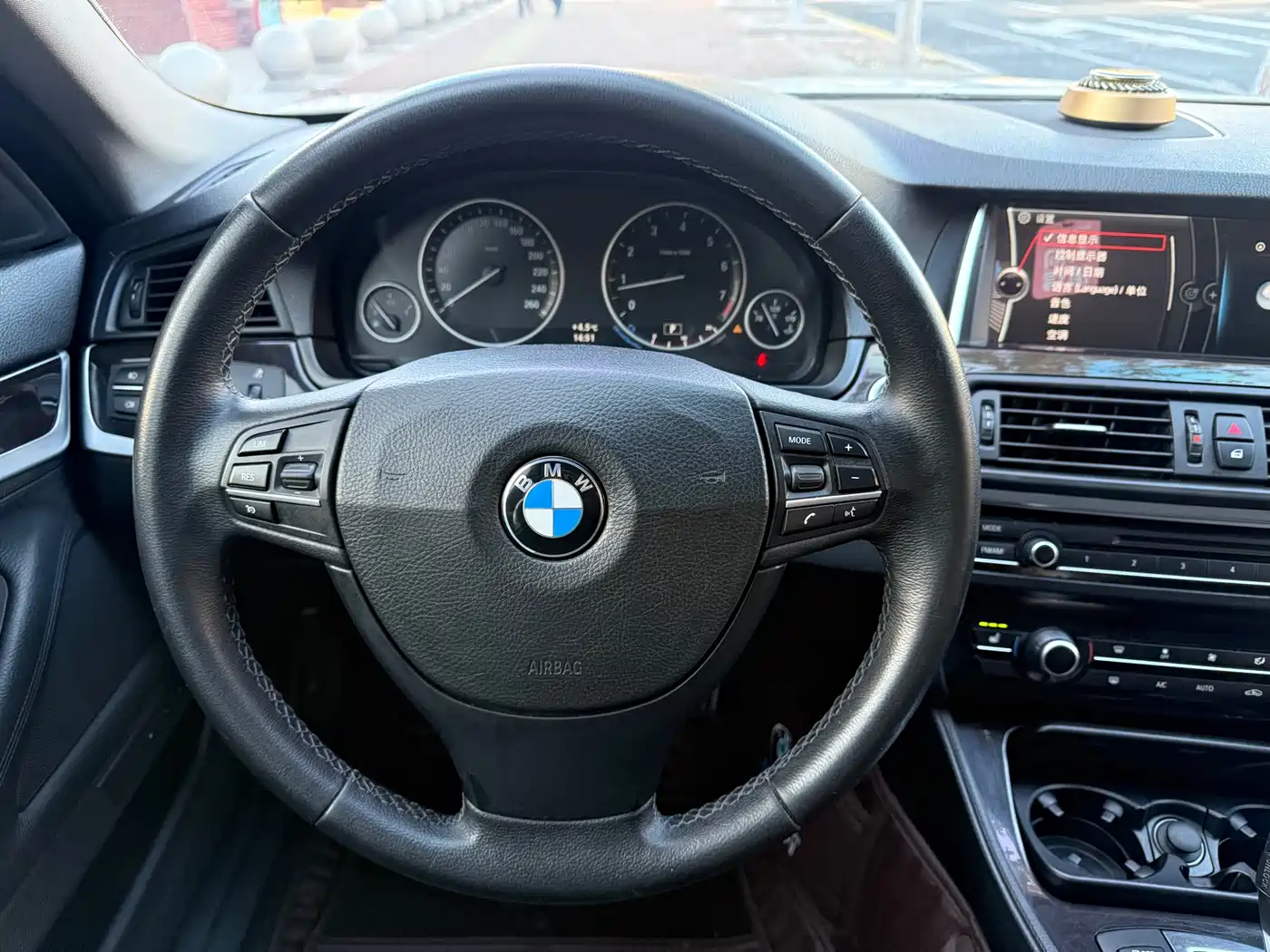 BMW 5 Series 2013 525Li Leadership фото 14