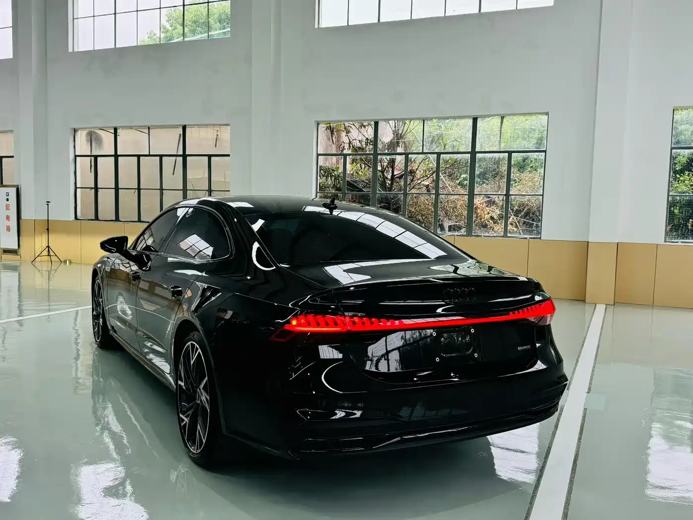 Audi A7L 2023 45 TFSI quattro S-line Black Warrior Edition фото 9