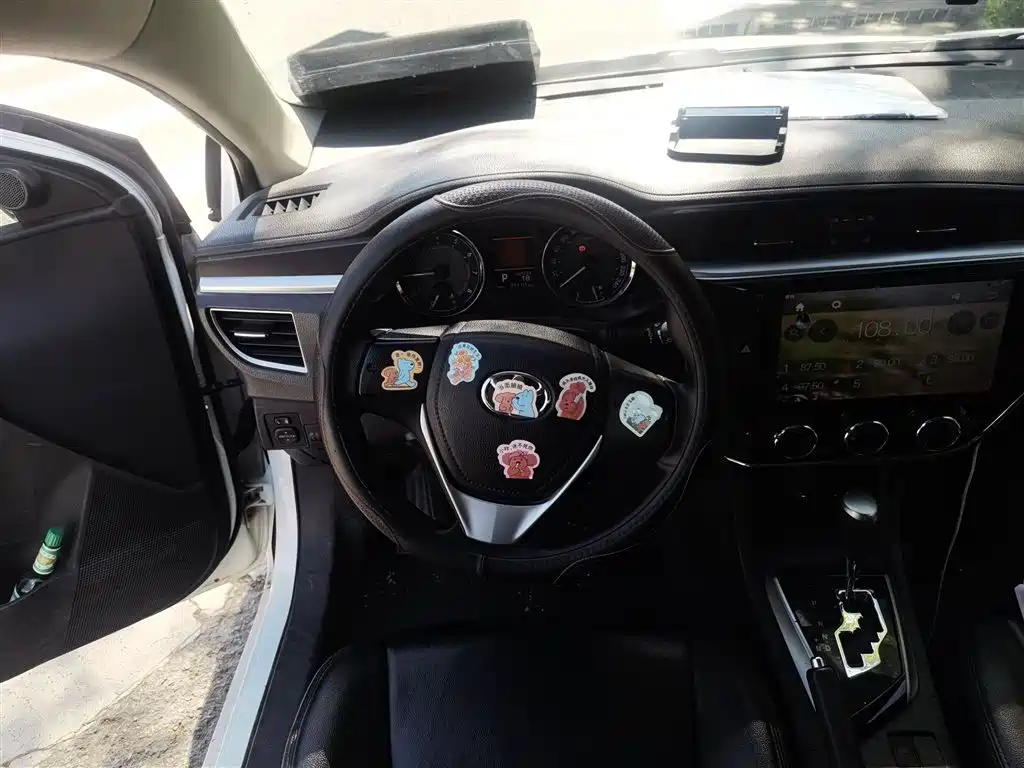 Toyota Corolla 2014 1.6L CVT GL-i фото 3