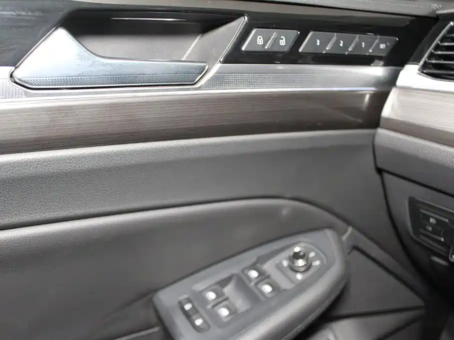 Volkswagen Phideon 2016 380TSI 2WD Ultimate Edition фото 12