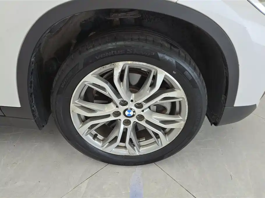 BMW X1 2019 sDrive20Li Leading Model фото 6