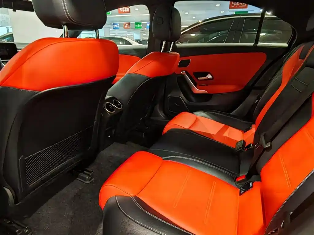 Mercedes-Benz A-Class AMG 2025 AMG A 35 L 4MATIC фото 12