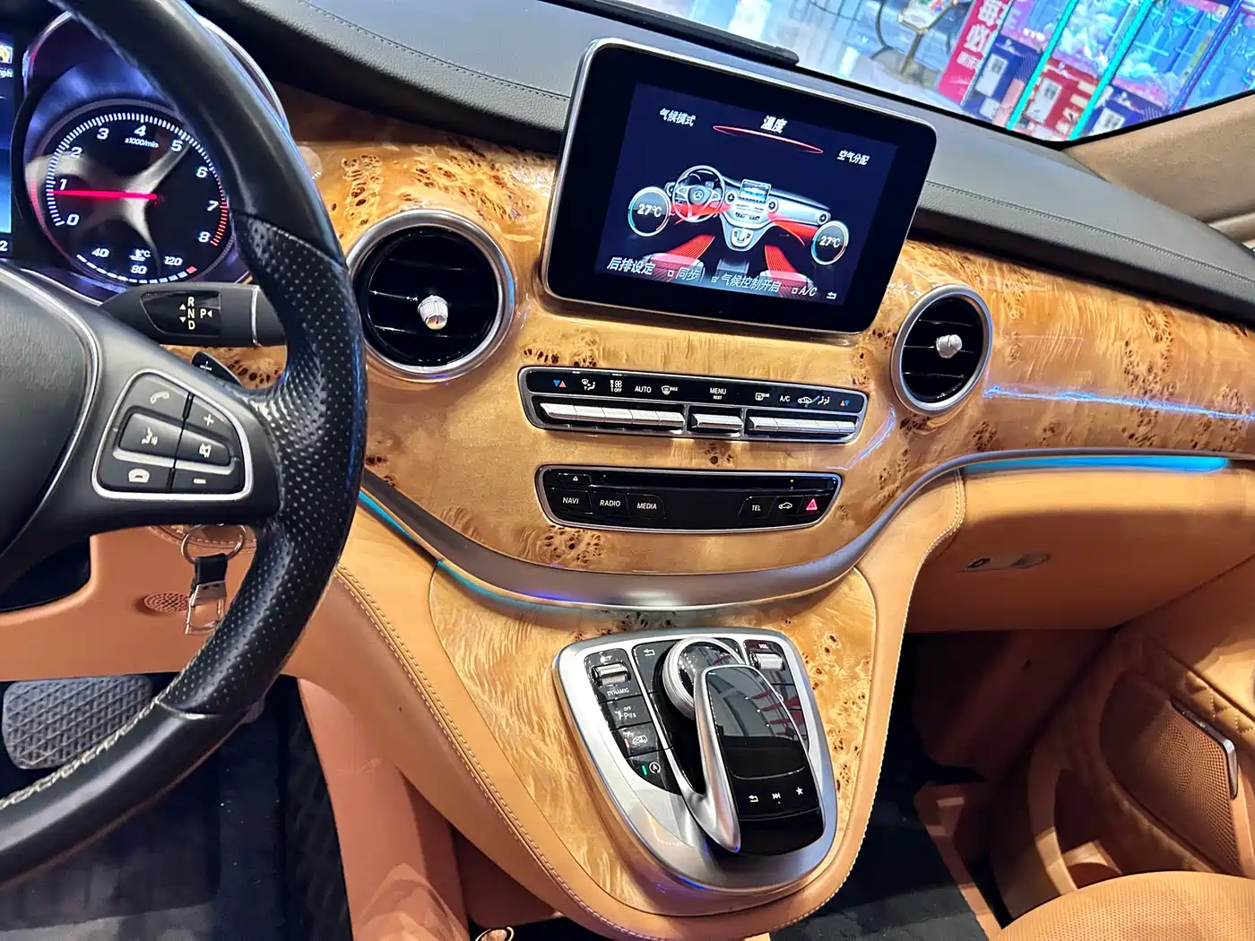Mercedes-Benz V-Class 2018 V 260 L Premium Long Wheelbase Edition China VI фото 18