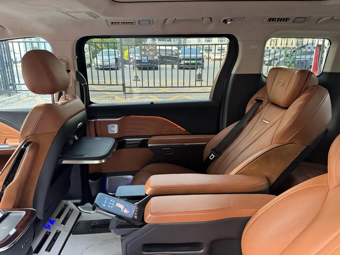 Hongqi HQ9 2023 2.0T Smart Connect Flagship фото 21
