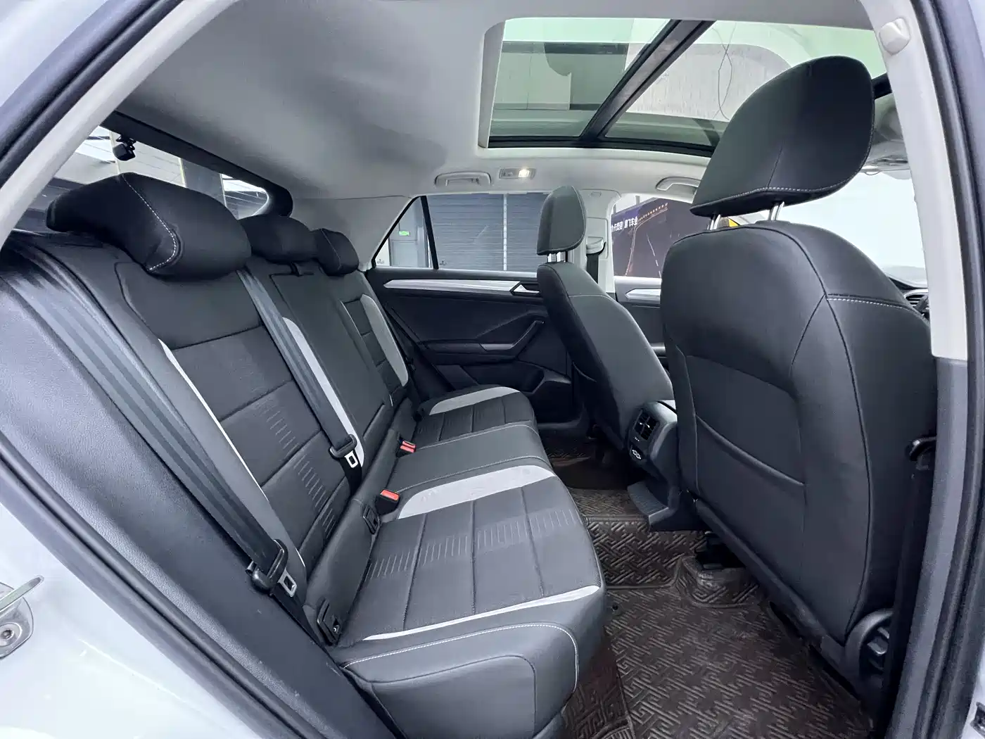 Volkswagen T-ROC 2021 280TSI DSG 2WD Comfort Connected фото 25