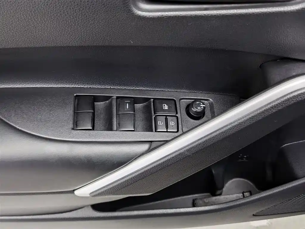 Toyota Frontlander 2023 2.0L CVT Elite Edition фото 9