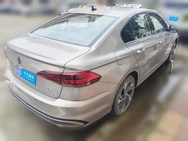 Volkswagen Bora 2023 300TSI DSG Premium Edition — фото 2