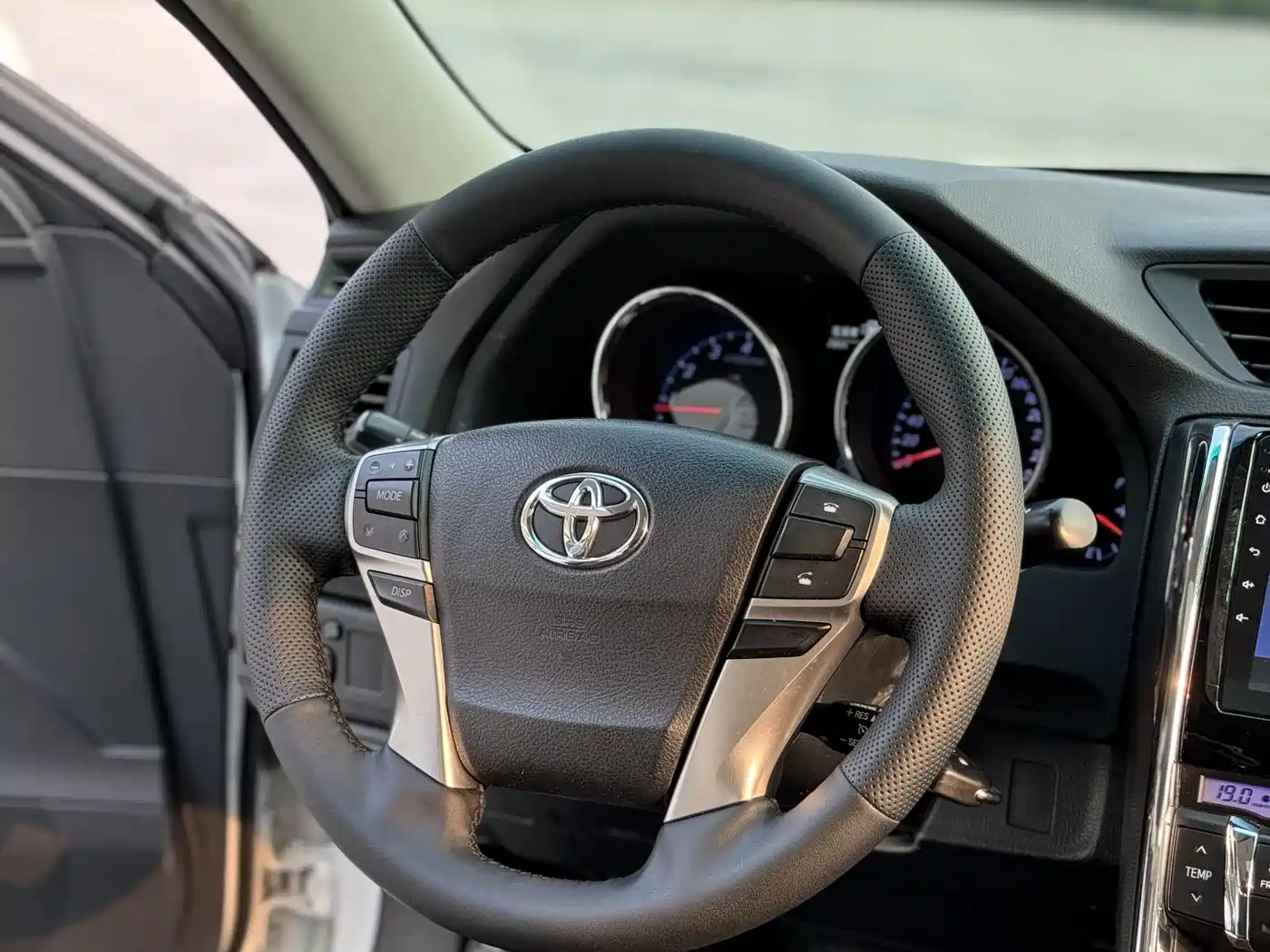 Toyota Reiz 2015 2013 2.5V Premium Edition
